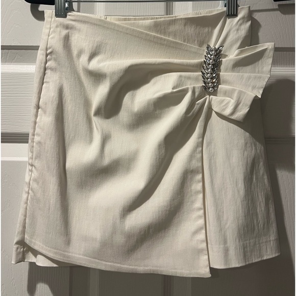 Zara Dresses & Skirts - Zara white skirt with a Crystal size XS